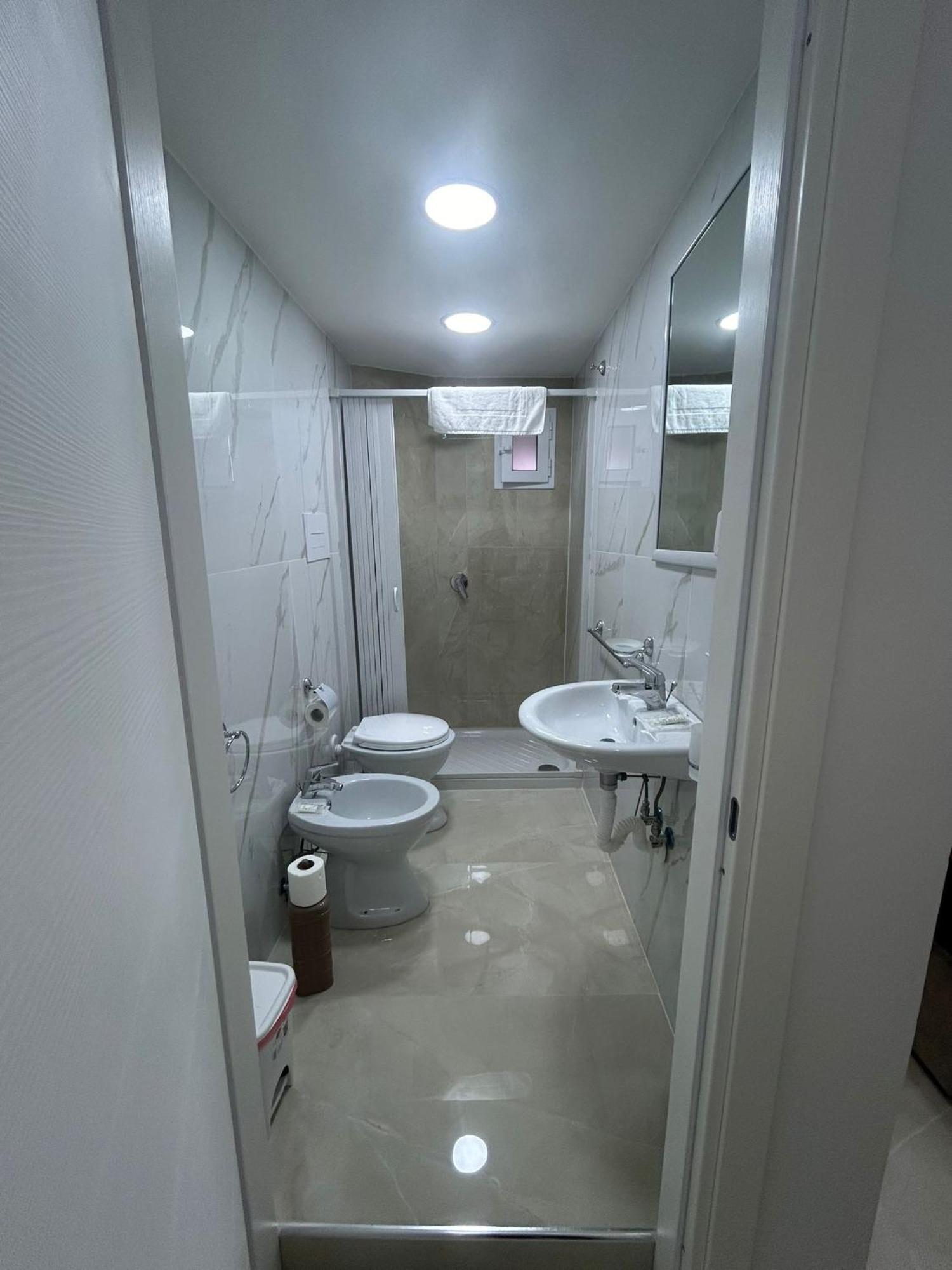 Luxury Rooms Carbonara 95 Naples Exterior photo