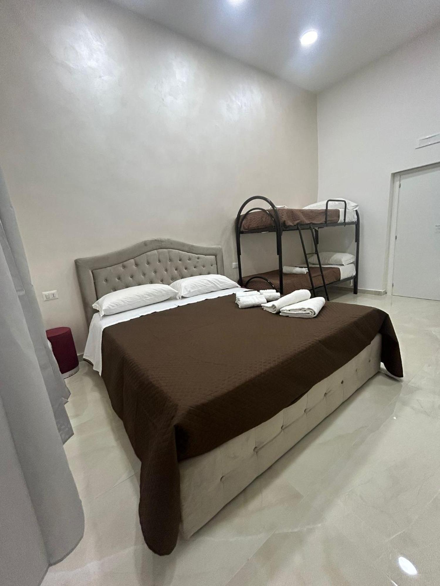 Luxury Rooms Carbonara 95 Naples Exterior photo