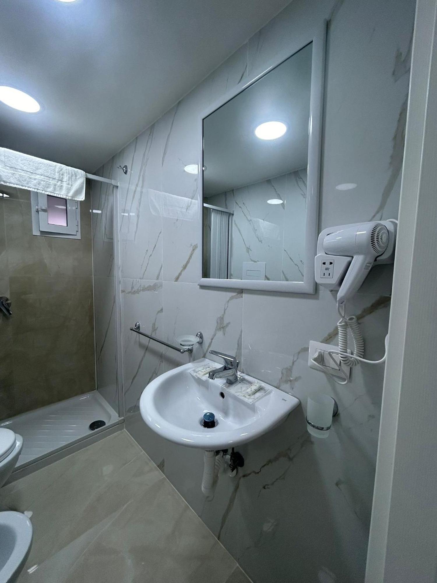 Luxury Rooms Carbonara 95 Naples Exterior photo
