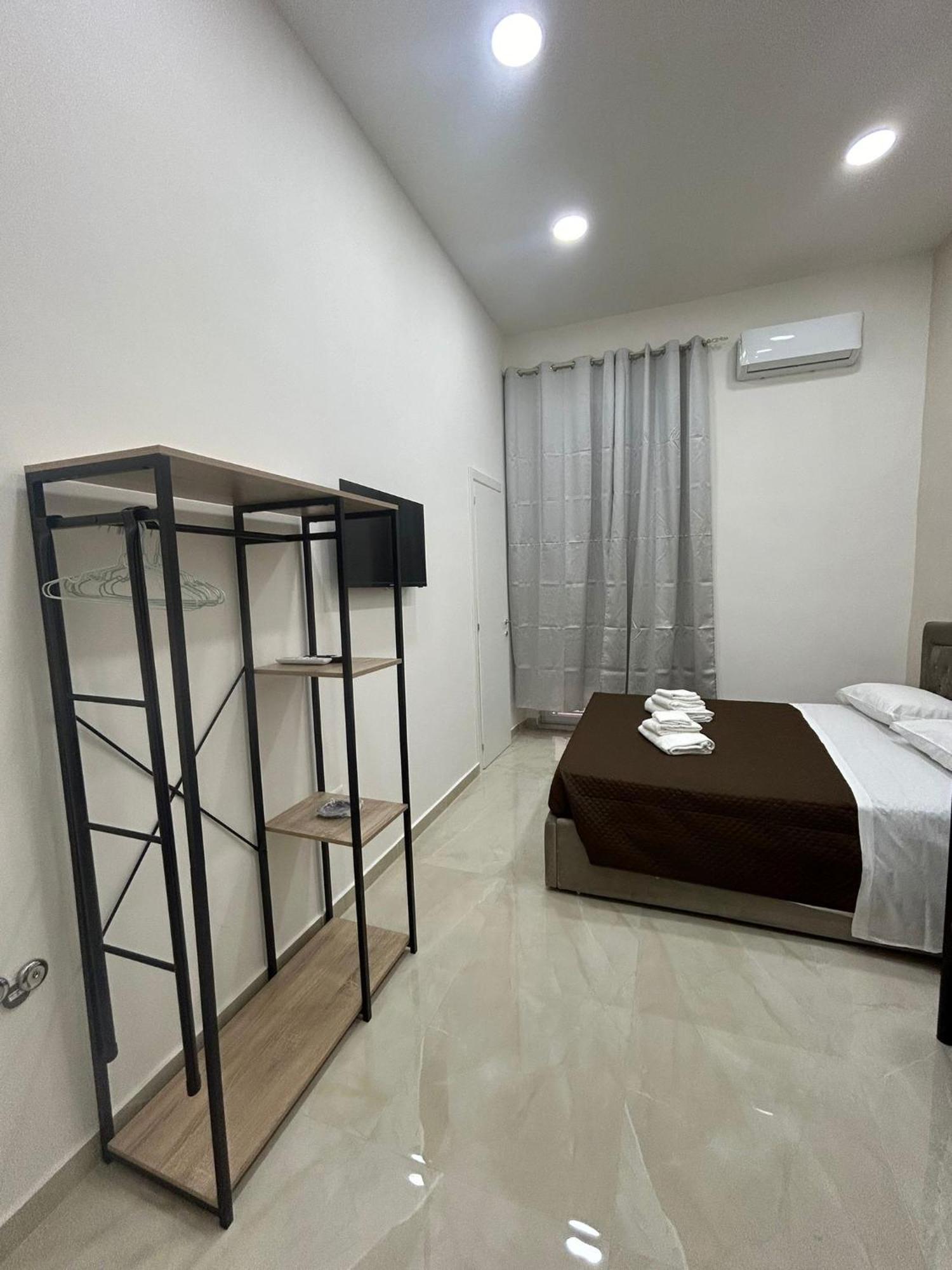 Luxury Rooms Carbonara 95 Naples Exterior photo
