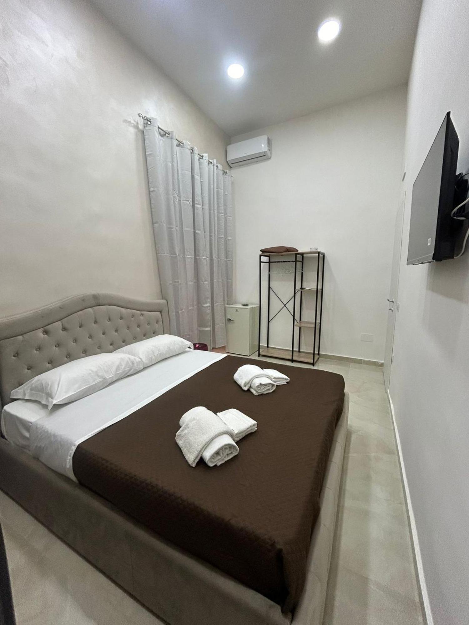 Luxury Rooms Carbonara 95 Naples Exterior photo