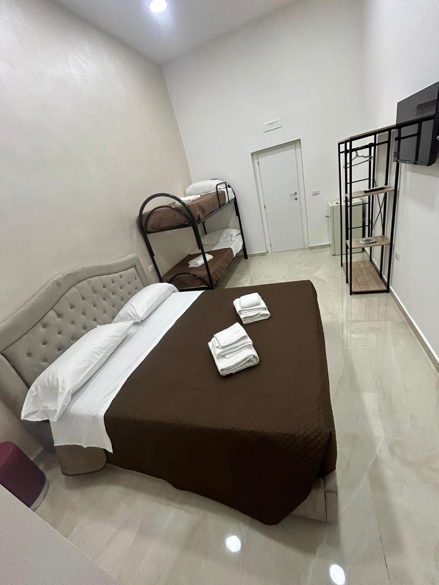 Luxury Rooms Carbonara 95 Naples Exterior photo