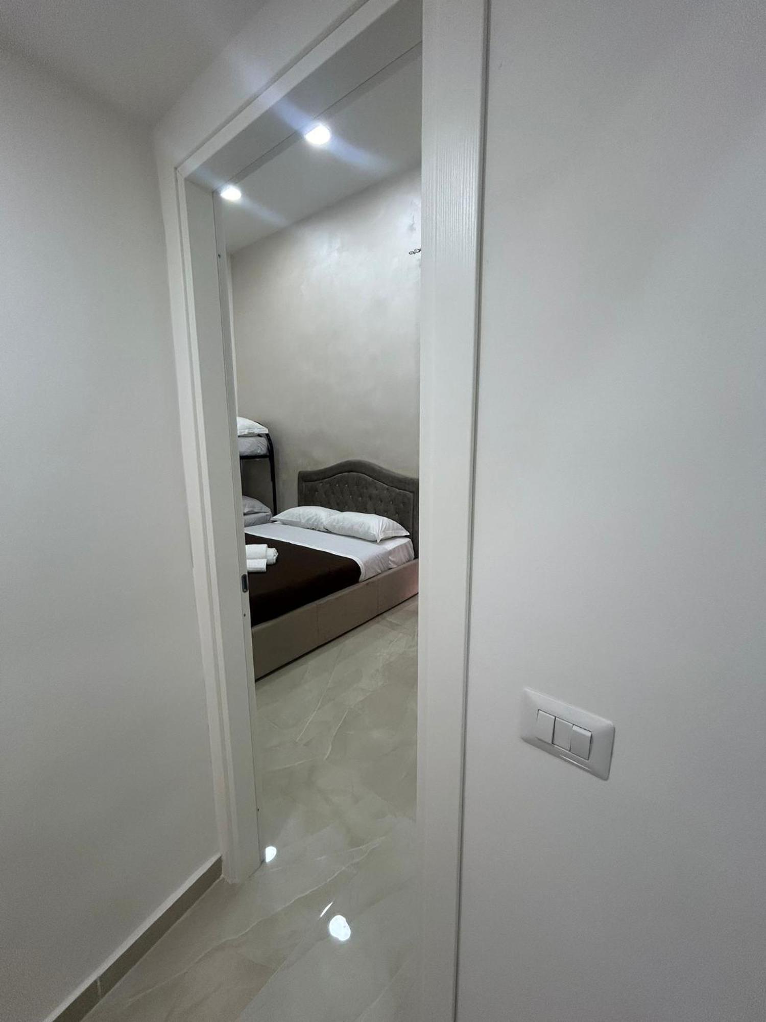 Luxury Rooms Carbonara 95 Naples Exterior photo