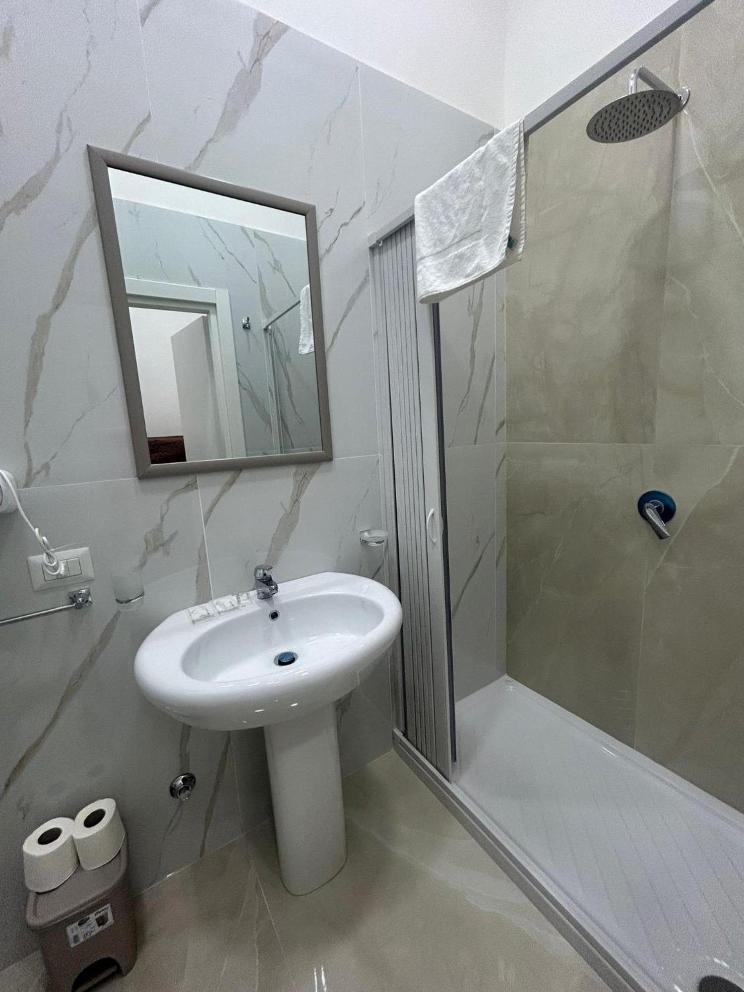 Luxury Rooms Carbonara 95 Naples Exterior photo